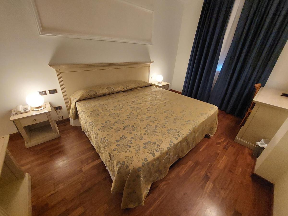 Hotel Villa Medici Rocca San Giovanni Luaran gambar