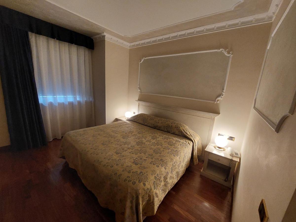 Hotel Villa Medici Rocca San Giovanni Luaran gambar