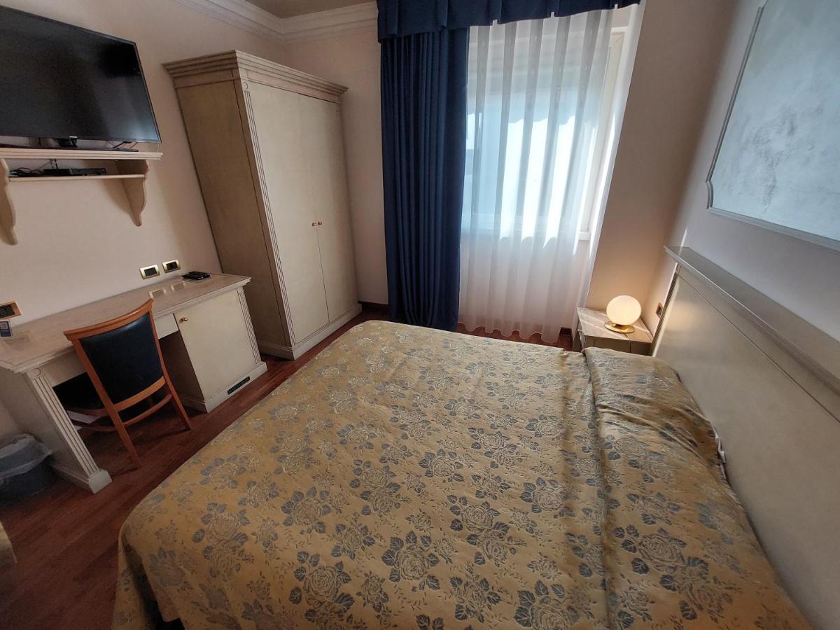 Hotel Villa Medici Rocca San Giovanni Luaran gambar