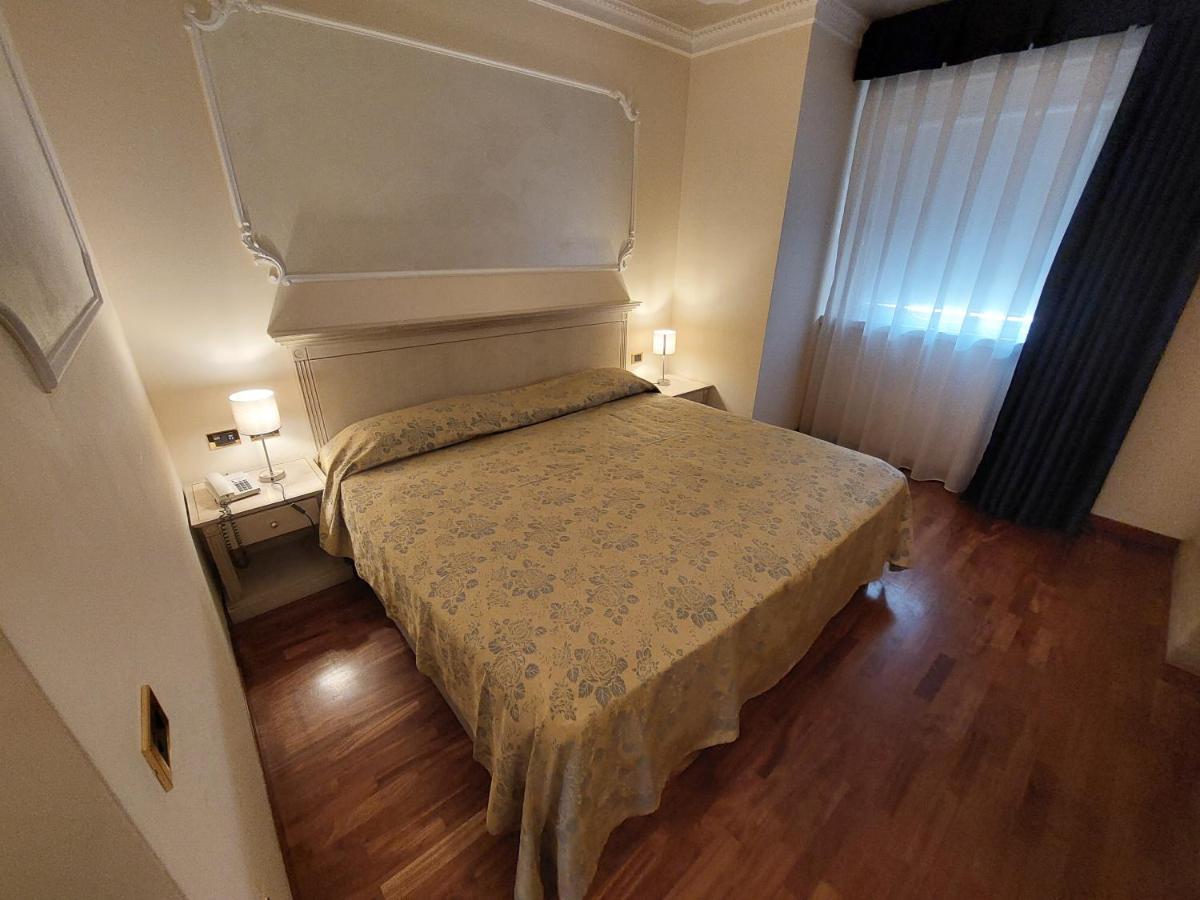 Hotel Villa Medici Rocca San Giovanni Luaran gambar