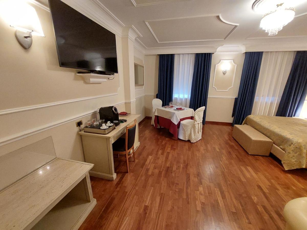 Hotel Villa Medici Rocca San Giovanni Luaran gambar