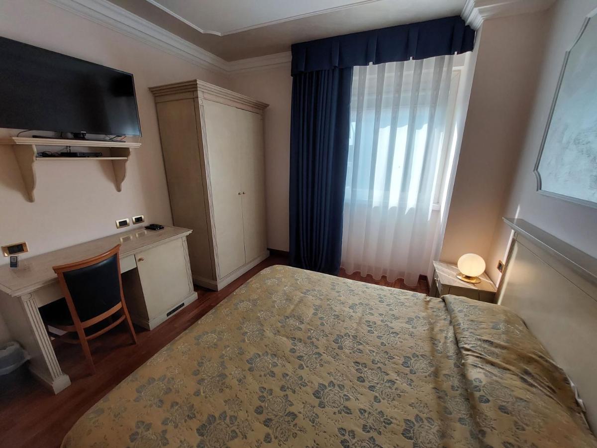 Hotel Villa Medici Rocca San Giovanni Luaran gambar
