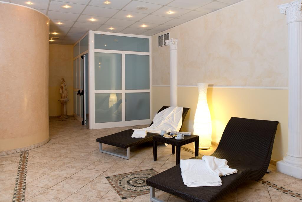 Hotel Villa Medici Rocca San Giovanni Luaran gambar