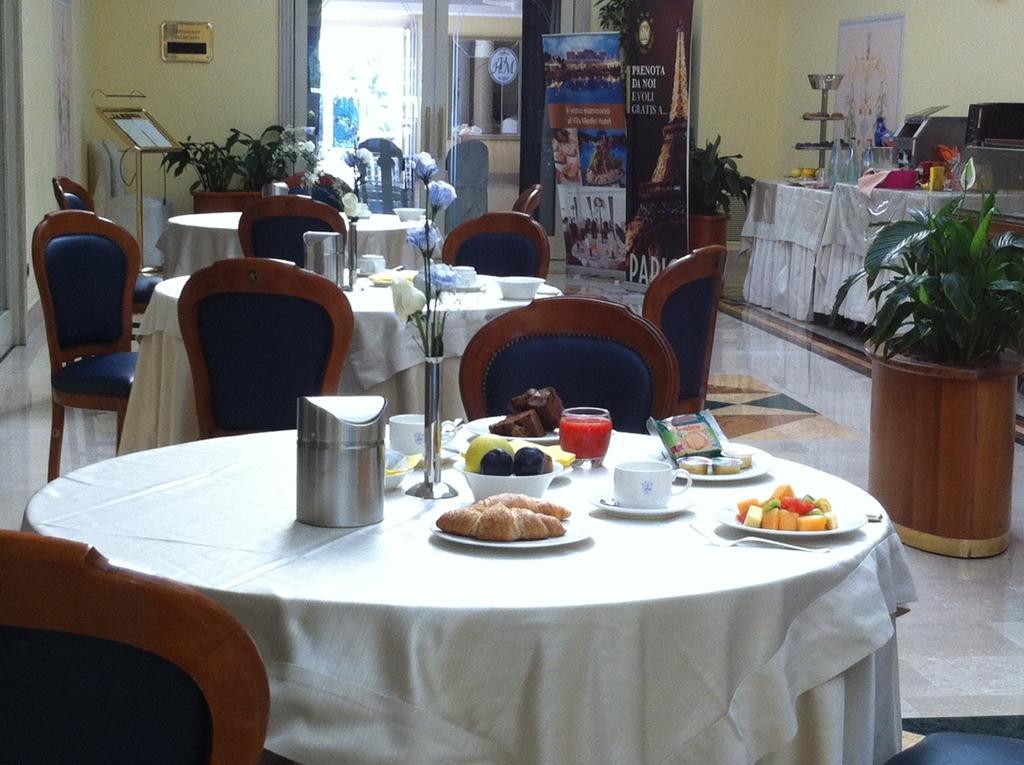 Hotel Villa Medici Rocca San Giovanni Luaran gambar