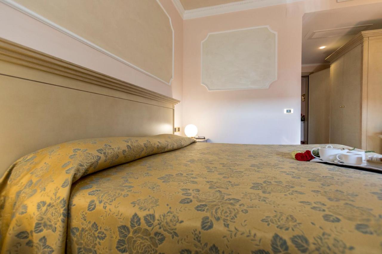 Hotel Villa Medici Rocca San Giovanni Luaran gambar